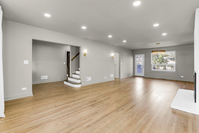 Building Photo - 351 Jefferson Ave