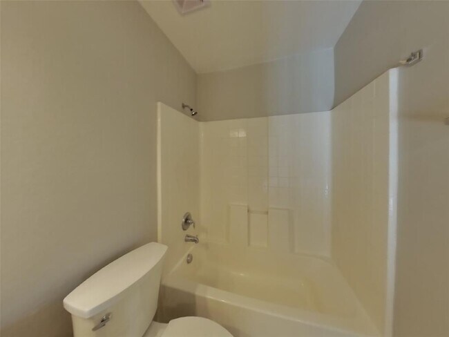 Building Photo - 405 Red Hawk Dr