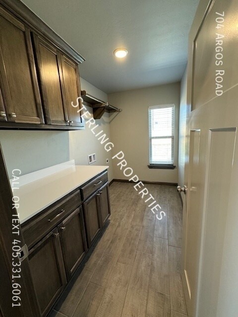 Building Photo - 704 Argos Rd