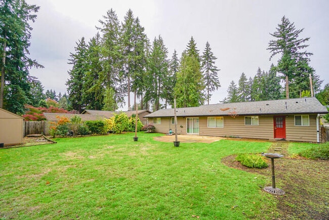 Building Photo - THREE BEDROOM HOUSE IN VANCOUVER