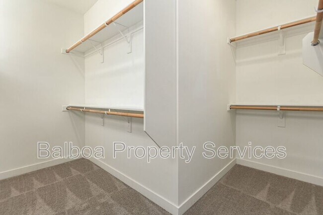 Building Photo - 5528 S Dillon Cir