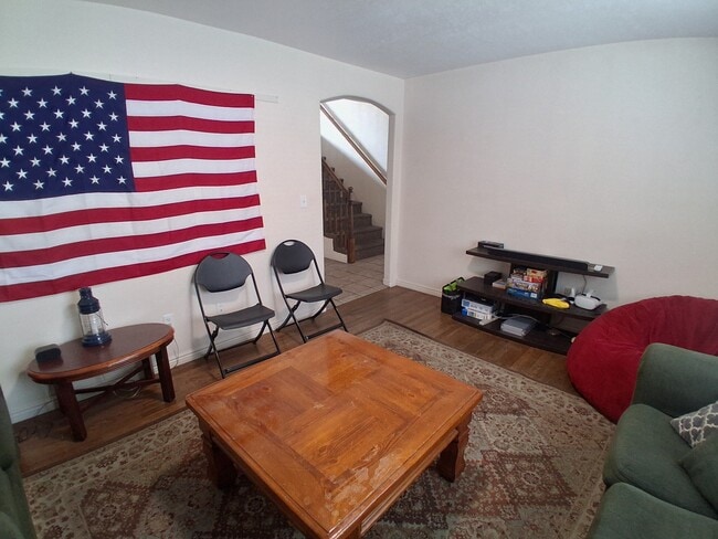 Building Photo - 654 E 700 N