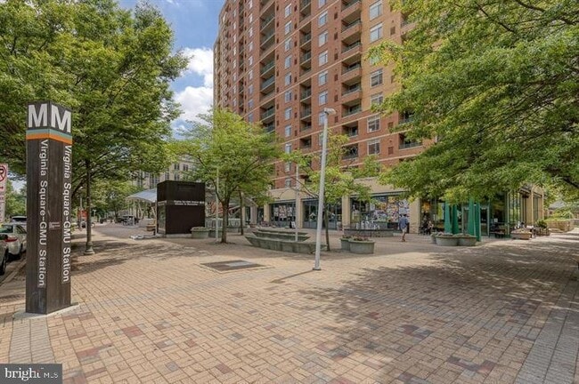 Building Photo - 901 N Monroe St