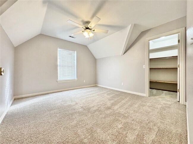 Building Photo - 3834 E Chadwick Dr