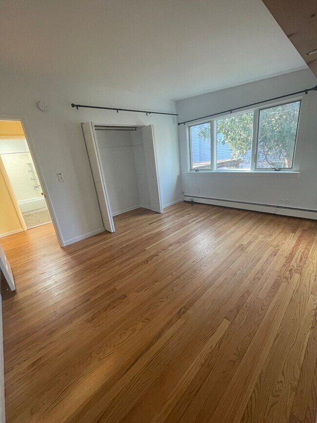 Building Photo - 4 Bed / 2 Bath Home Near Virginia Park | Flexible Move-in Date