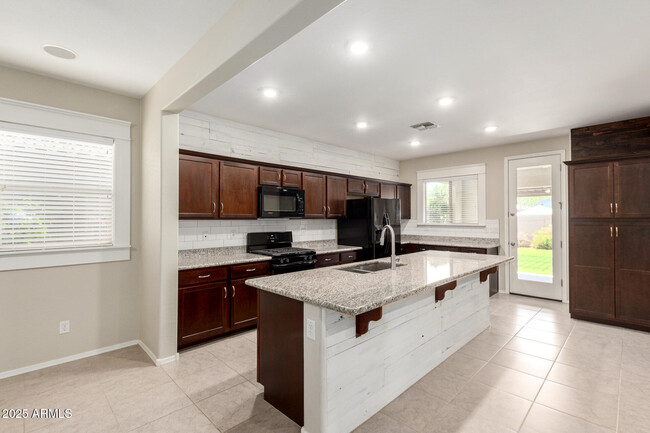Building Photo - 17163 W Orchid Ln