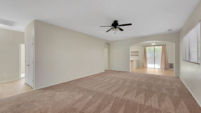 Building Photo - Great location near Bell Rd in Surprise! A...