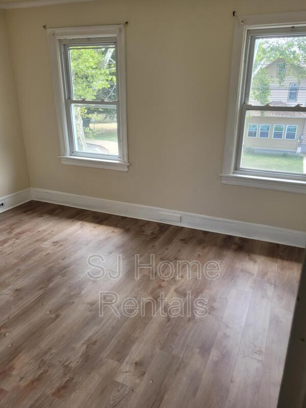 Building Photo - 302 Delaware Ave