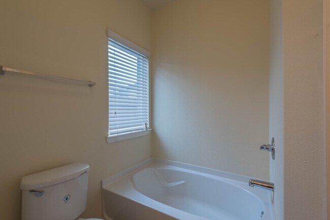 Building Photo - 17407 Blackstone Trails Dr