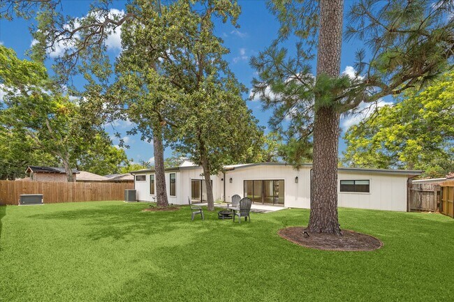 Building Photo - 10159 Brinwood Dr