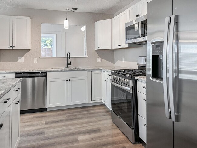 Building Photo - 1106 Arias Ave NW