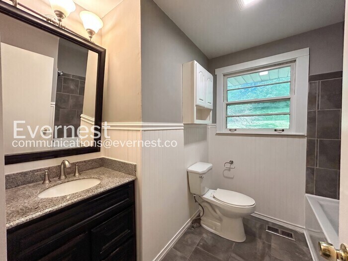 Building Photo - 4908 Briarwood Dr