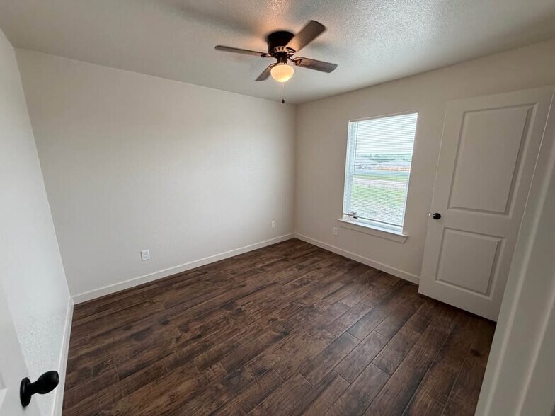 Building Photo - 132 Laura Anne Loop