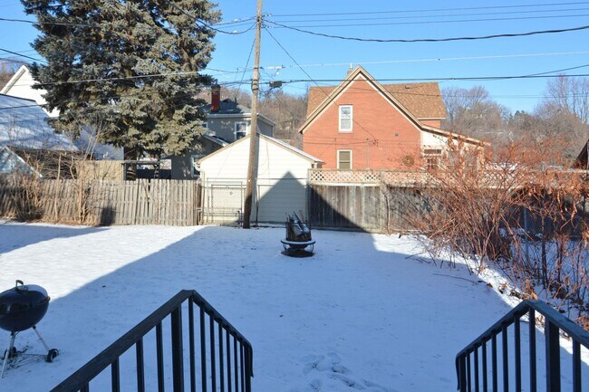 Building Photo - Spacious 4 Bed / 2 Bath Home – Minutes from Grand Casino Arena