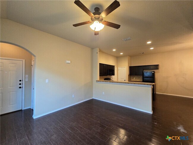 Building Photo - 697 Creekside Cir