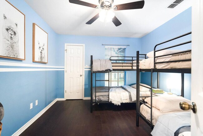 Building Photo - 7418 Lake Livingston Dr