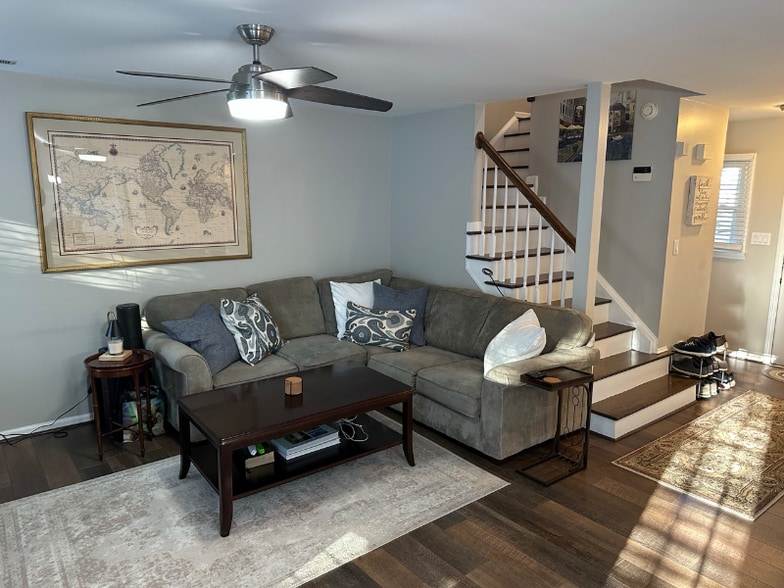 Building Photo - 9129 Kings Canyon Dr