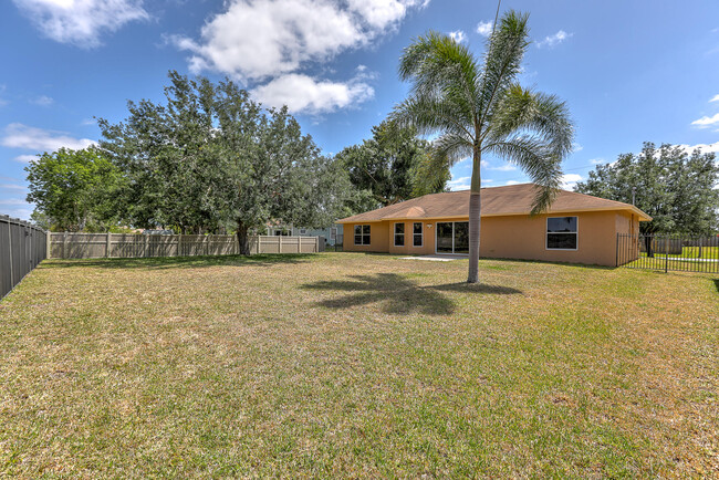 Building Photo - 3514 SW Zullo St