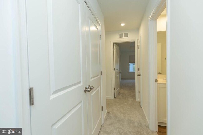 Building Photo - 767 Lord Fairfax St