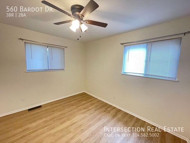 Building Photo - 560 Bardot Dr