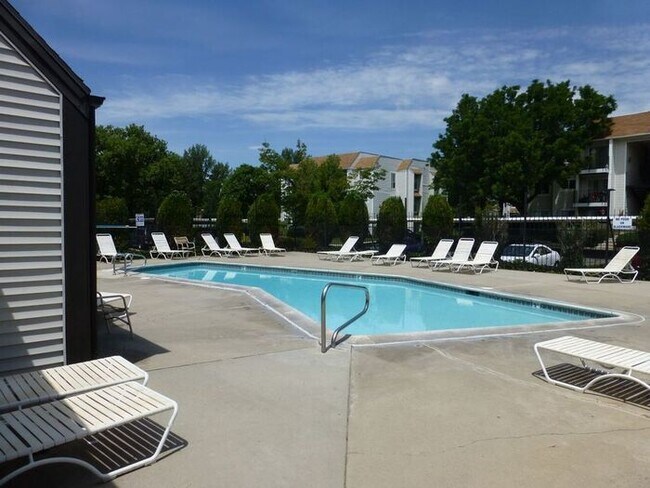 Building Photo - Beautiful Quailbrook 2 Bedroom!