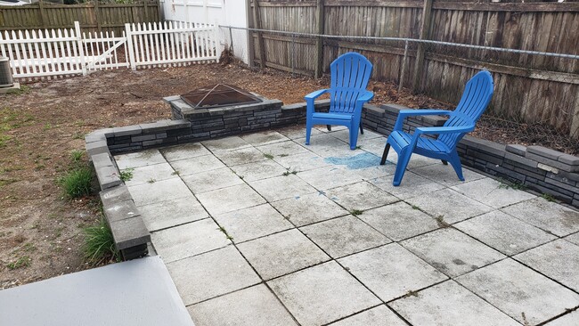 Building Photo - 651 16th St NW