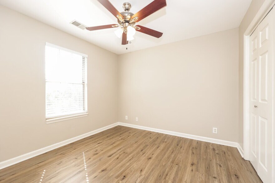 Building Photo - 6536 Broken Bow Dr