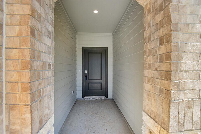 Building Photo - 4302 Freya Pointe Dr
