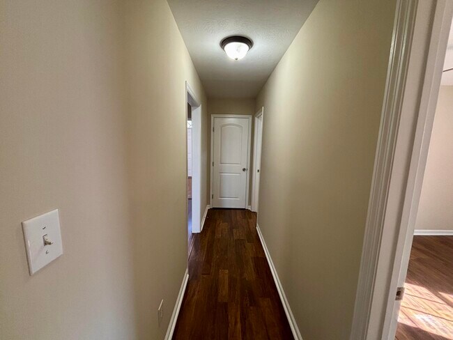 Building Photo - 4477 Country Glen Cir