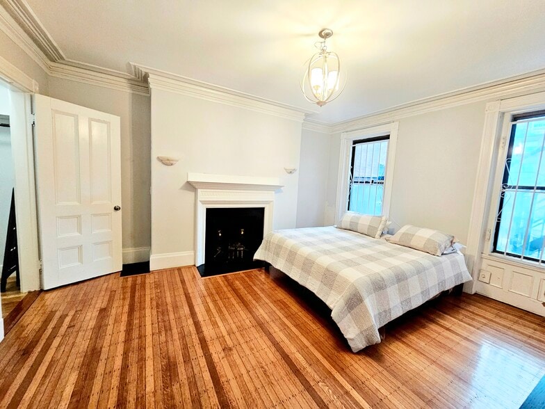 Building Photo - 425 Marlborough St