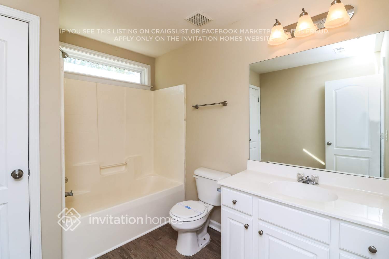 Building Photo - 316 Oakbridge Dr