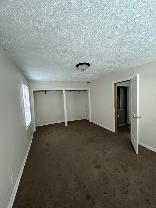 Building Photo - 2 bedroom home available in Loves Park