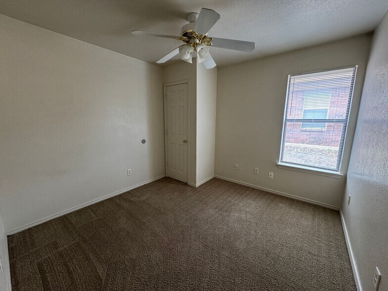 Building Photo - 5005 John David Dr