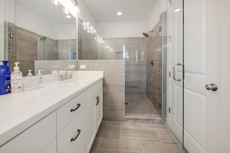 Master Bath - 265 Castleberry Station Dr SW