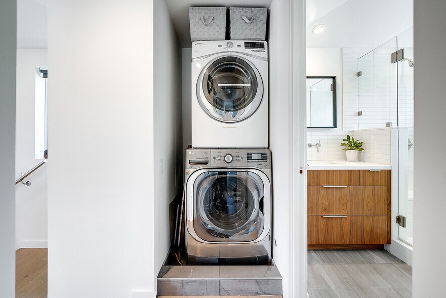 Building Photo - 4539 Beck Ave