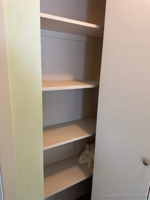 Building Photo - 585 Park Rd