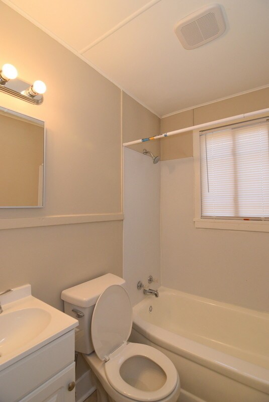 Building Photo - Renovated 2 Bedroom Duplex - Section 8 OK