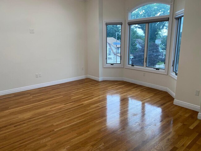 Building Photo - 436 Lawton Ave