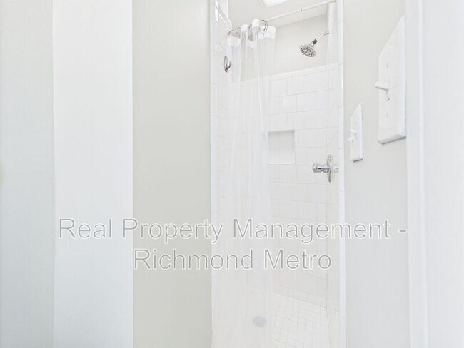 Building Photo - 1101 Normandy Dr