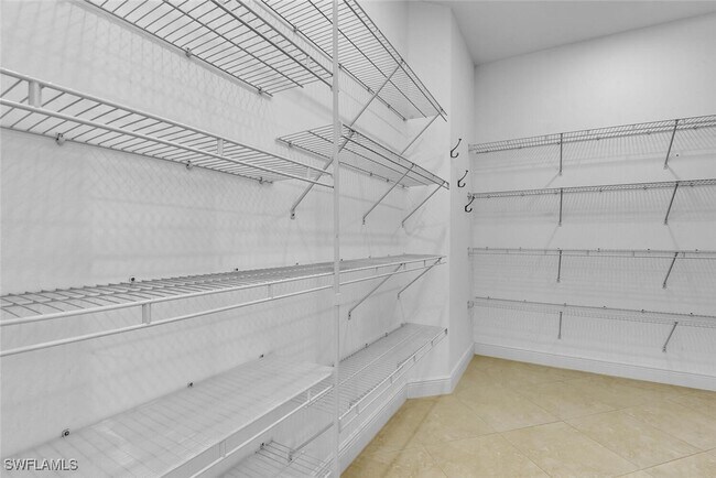 Building Photo - 707 104th Ave N