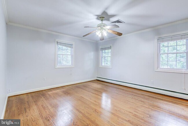 Building Photo - 3809 Great Neck Ct