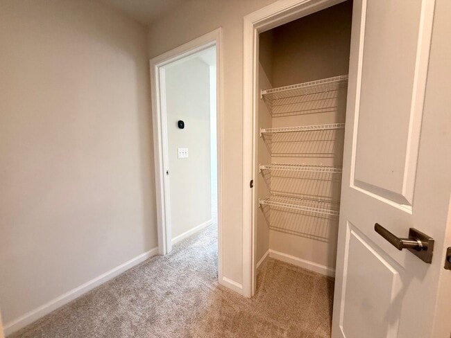Building Photo - Modern 3-Bedroom Townhouse with Garage & P...