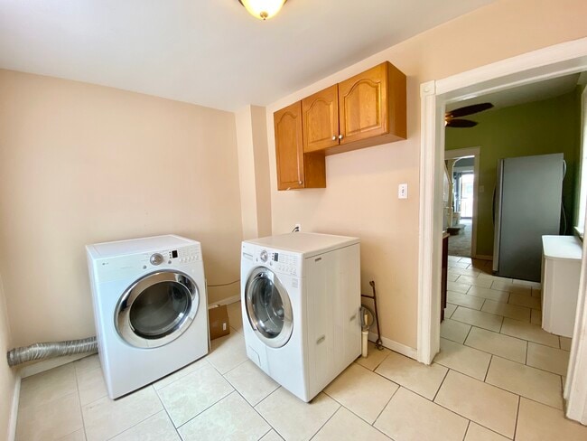 Building Photo - 2709 E Ontario St