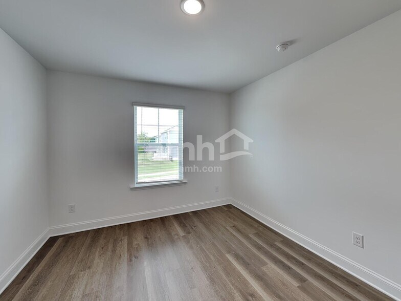 Building Photo - 1107 Livengood Wy