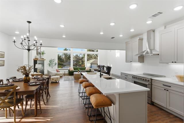 Building Photo - 819 Dubois St