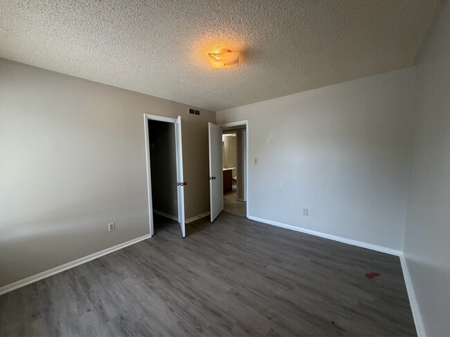 Building Photo - 2218 Wind Trace Cir SW