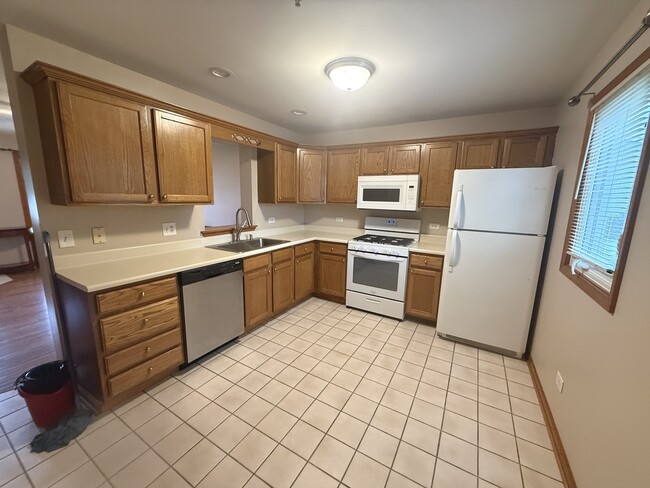 Building Photo - 107 Colonial Pkwy