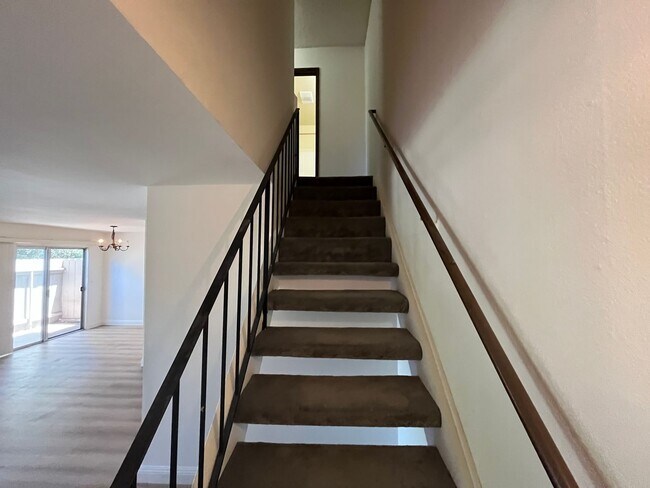 Building Photo - La Jolla Townhome For Rent