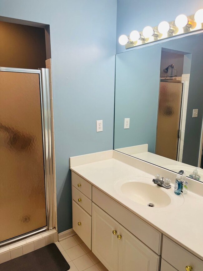 Building Photo - Spacious 3-Bedroom Home in Sought-After Be...