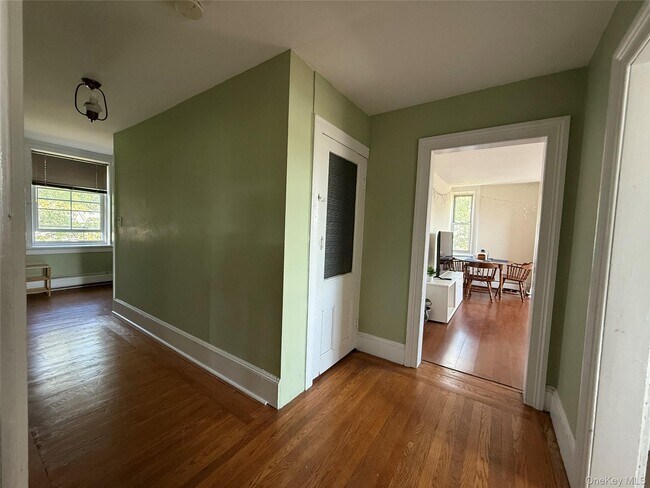 Building Photo - 5 Wood Ct